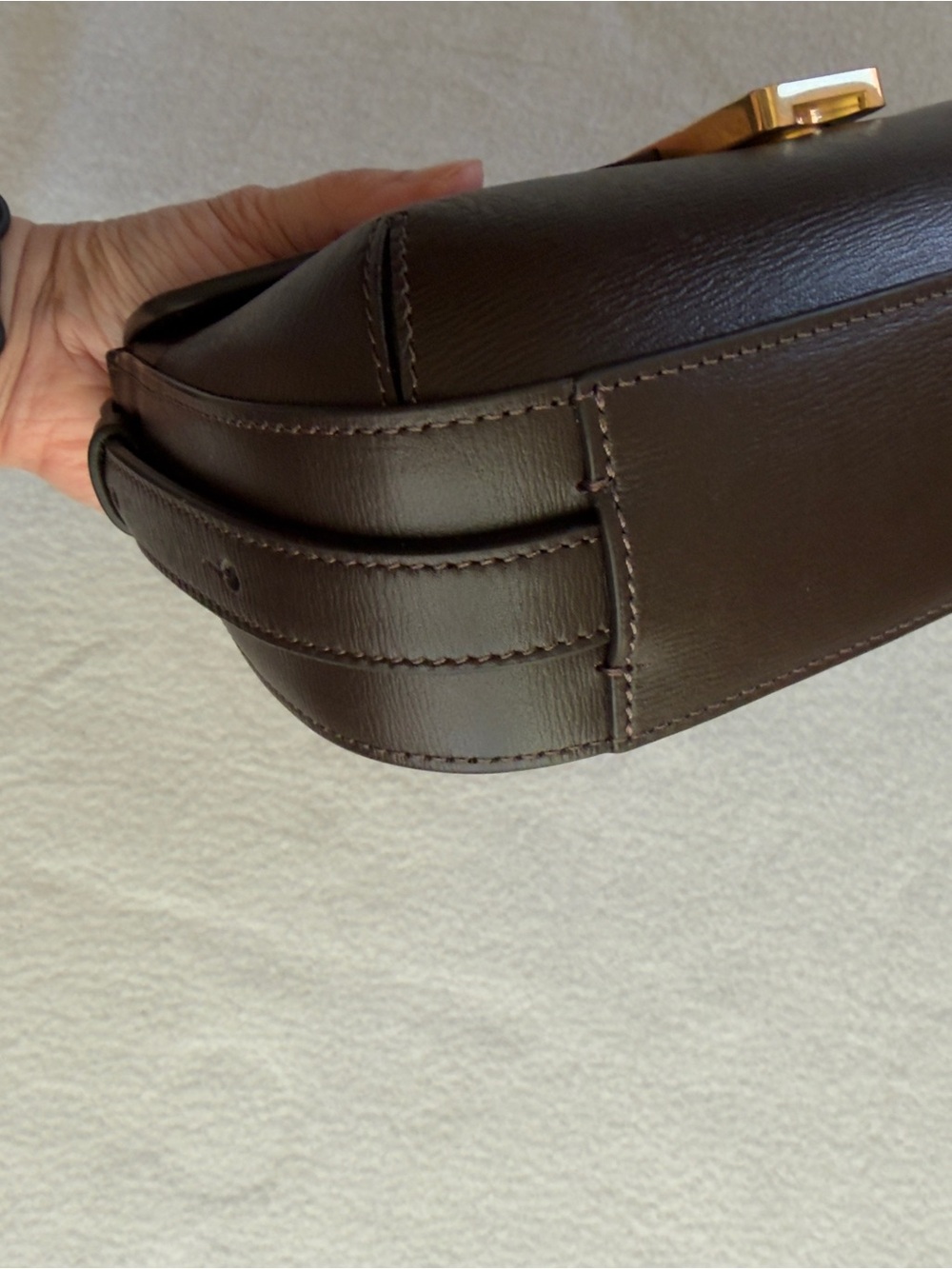 LÉO et VIOLETTE Dark Brown Leather Crossbody Bag with Gold Accent - Picture 3 of 9